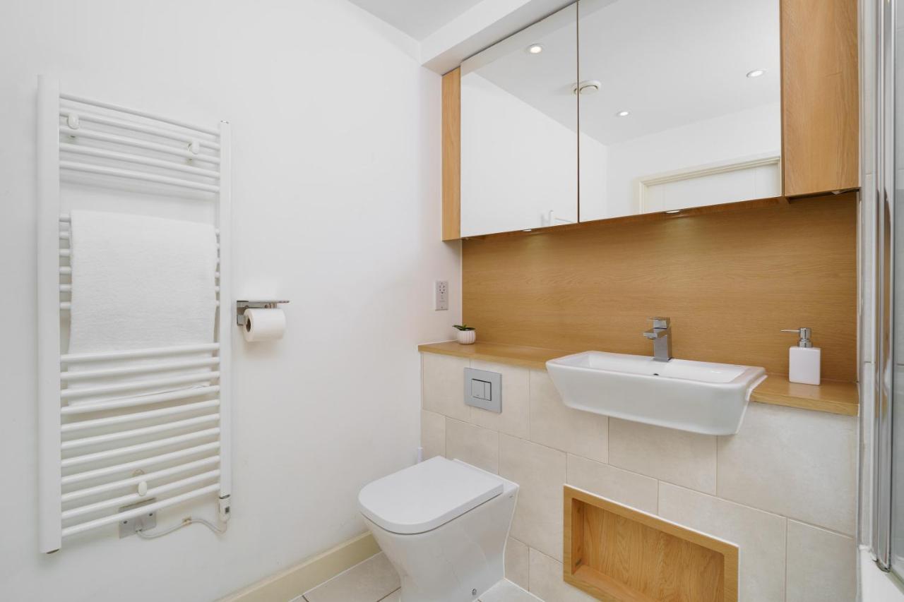 Stylish Fully-Equipped One Bedroom Apartment With Extra Sofa Bed, Free Secure Parking, Onsite Gym, 24Hr Security & Concierge Londres Exterior foto
