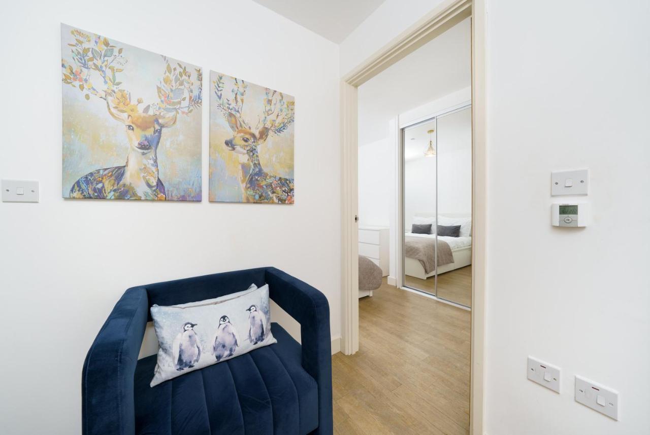 Stylish Fully-Equipped One Bedroom Apartment With Extra Sofa Bed, Free Secure Parking, Onsite Gym, 24Hr Security & Concierge Londres Exterior foto